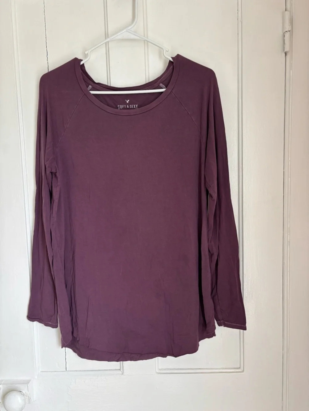 American Eagle Outfitters Long Sleeve Tee in Plum - Picture 1 of 3
